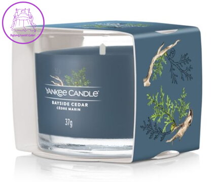 Yankee Candle plněná votivní svíčka ve skle - BAYSIDE CEDAR ( 39377 ) Yankee Candle plněná votivní svíčka ve skle - BAYSIDE CEDAR ( 39377 )