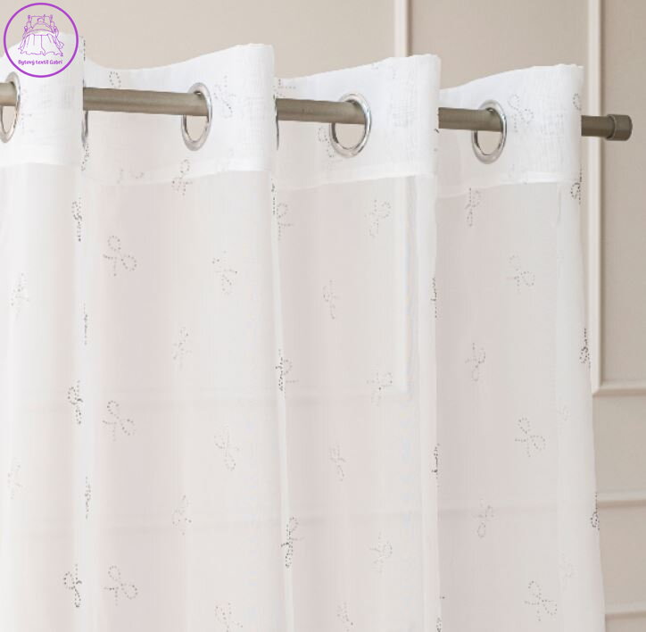 Voál kusová s diamantovými stříbrnými mašlemi na kroužky 140x250cm Gabri-Ribbon/001-2026