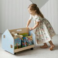 BusyKids Oboustranná knihovna na kolečkách modrá