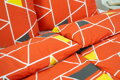 Ložní povlečení krepové Stanex pyramidy červené (LS299), 140 x 220 + 90 x 70, Knoflíkové