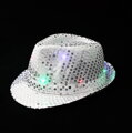 KARNEVAL Klobouk disco stříbrný s flitry na baterie barevné LED Světlo