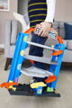 MATTEL HOT WHEELS City kaskadérská přenosná garáž s výtahem set s autíčkem