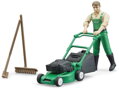 BRUDER 62103 Herní set figurka zahradník + sekačka na trávu se 2 nástroji