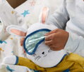 FISHER PRICE Baby zajíček textilní usínáček na spinkání na baterie Světlo Zvuk