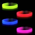 Náramek fluorescenční ve tmě svítící párty dekorace různé barvy 1ks v sáčku