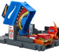 MATTEL HOT WHEELS City Zábava ve městě herní set s autíčkem 2 druhy
