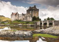 RAVENSBURGER Puzzle Impozantní hrady a zámky: Eilean Donan Castle, Velká Británie 1000 dílků