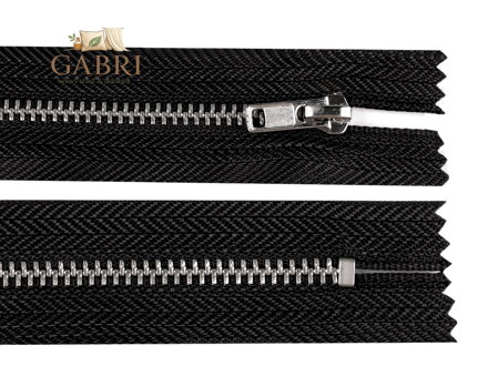 Kovový zip No 4 délka 18 cm se stříbrnými zoubky kalhotový