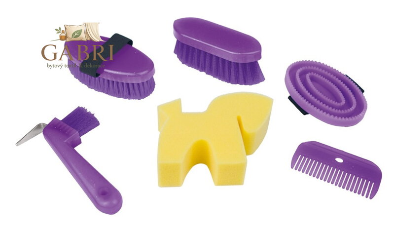 Lena Sada péče o koně v boxu