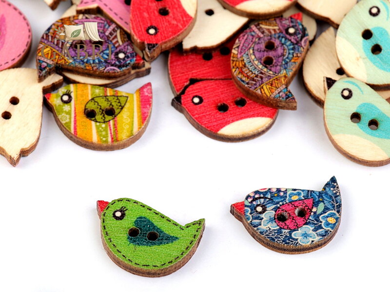 Dřevěný dekorační knoflík ptáček