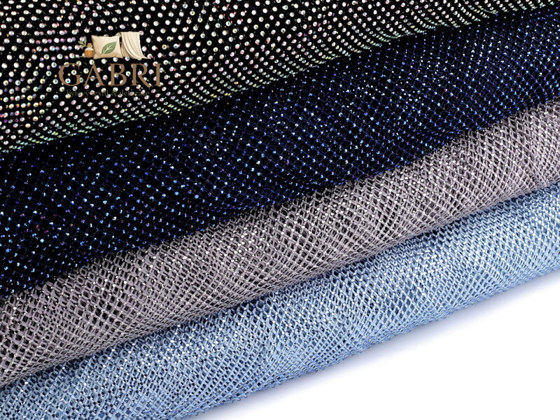 Pružná síťovina s broušenými kamínky metráž