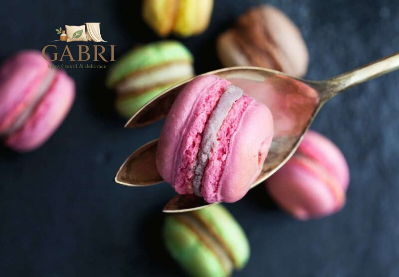 RAVENSBURGER Puzzle Moment: Makronky 300 dílků