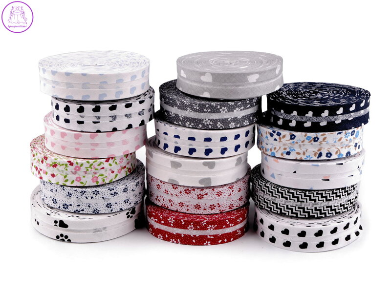 Šikmý proužek bavlněný s květy, mašle šíře 20 mm zažehlený