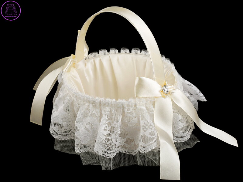 Svatební saténový košíček pro družičky