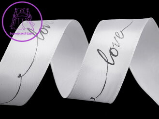 Saténová stuha s metalickým potiskem Love šíře 26 mm