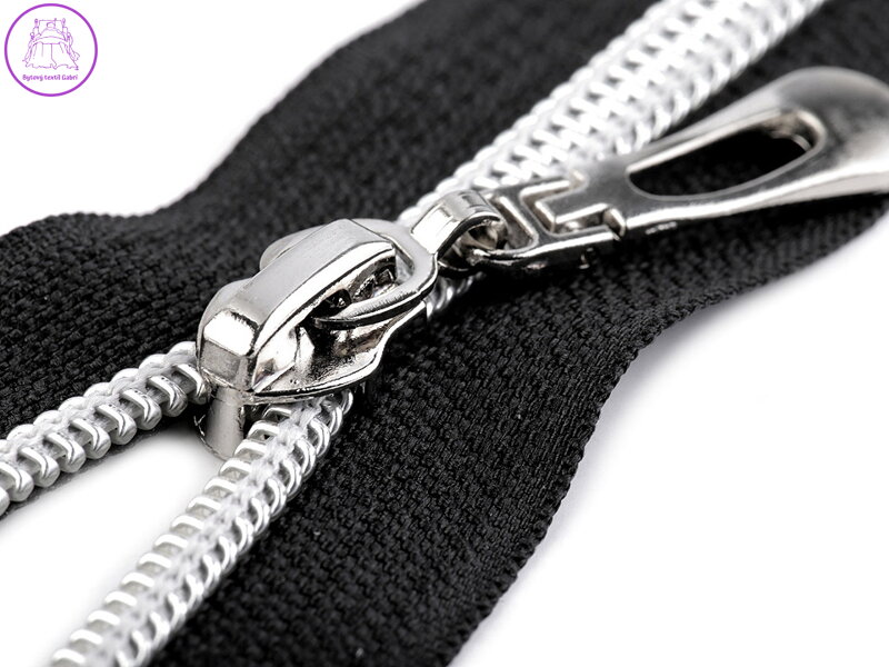 Spirálový zip se stříbrnými zoubky šíře 7 mm délka 60 cm Spirálový zip se stříbrnými zoubky šíře 7 mm délka 60 cm