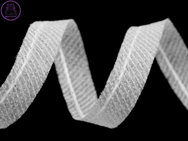 Zažehlovací proužek do švů s nití Zažehlovací proužek do švů s nití