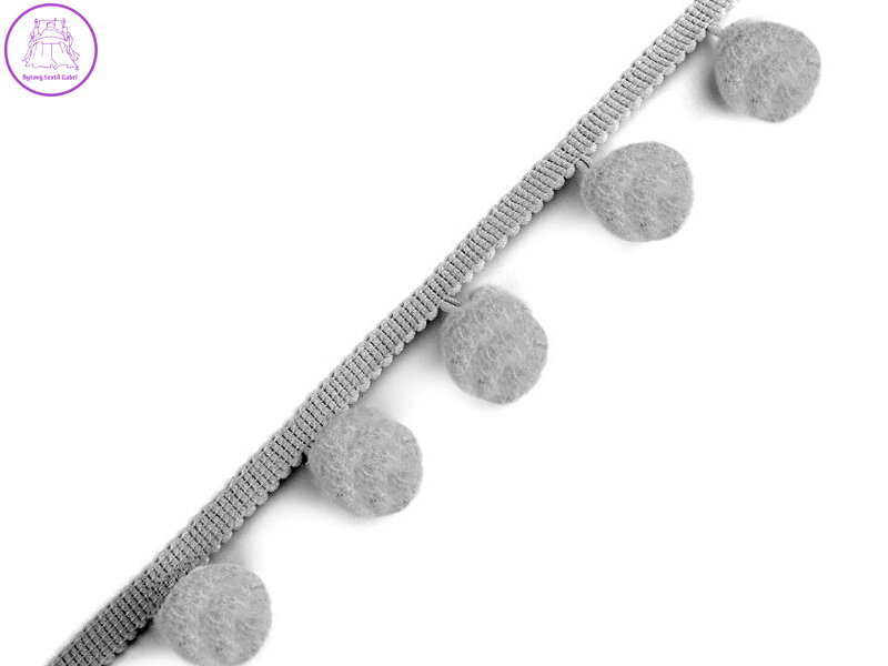 Prýmek šíře cca 38 mm s bambulkami Ø20 mm Prýmek šíře cca 38 mm s bambulkami Ø20 mm