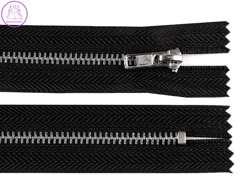 Kovový zip No 3 délka 18 cm kalhotový se stříbrnými zoubky Kovový zip No 3 délka 18 cm kalhotový se stříbrnými zoubky