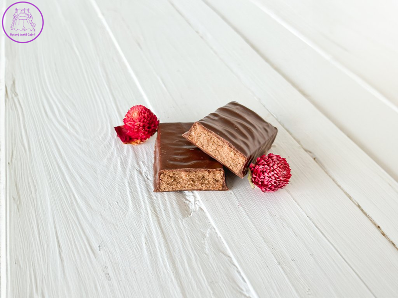 KetoMix Proteinové tyčinky s příchutí rumových pralinek v mléčné čokoládě 14 x 40 g