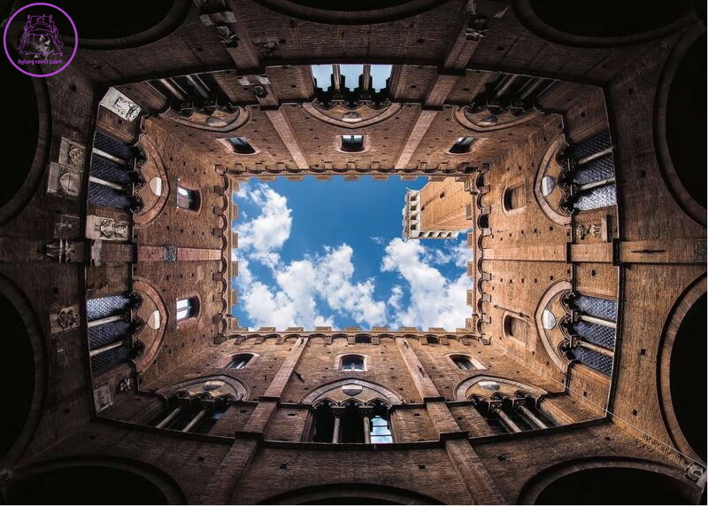 RAVENSBURGER Puzzle Cortile della Podestà, Palazzo Pubblico, Siena, Itálie 1000 dílků RAVENSBURGER Puzzle Cortile della Podestà, Palazzo Pubblico, Siena, Itálie 1000 dílků